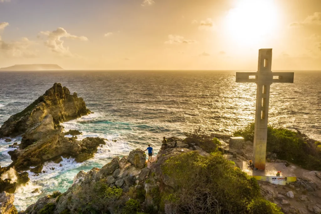 Coucher de soleil sur la Pointe des Chateaux à Saint-François en Guadeloupe